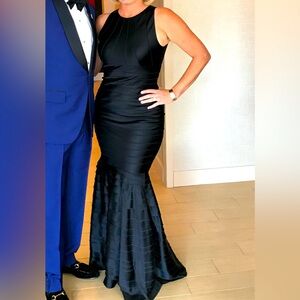 Kay Unger New York Navy Blue Satin Tiered Stretch Mermaid Evening Gown size 12